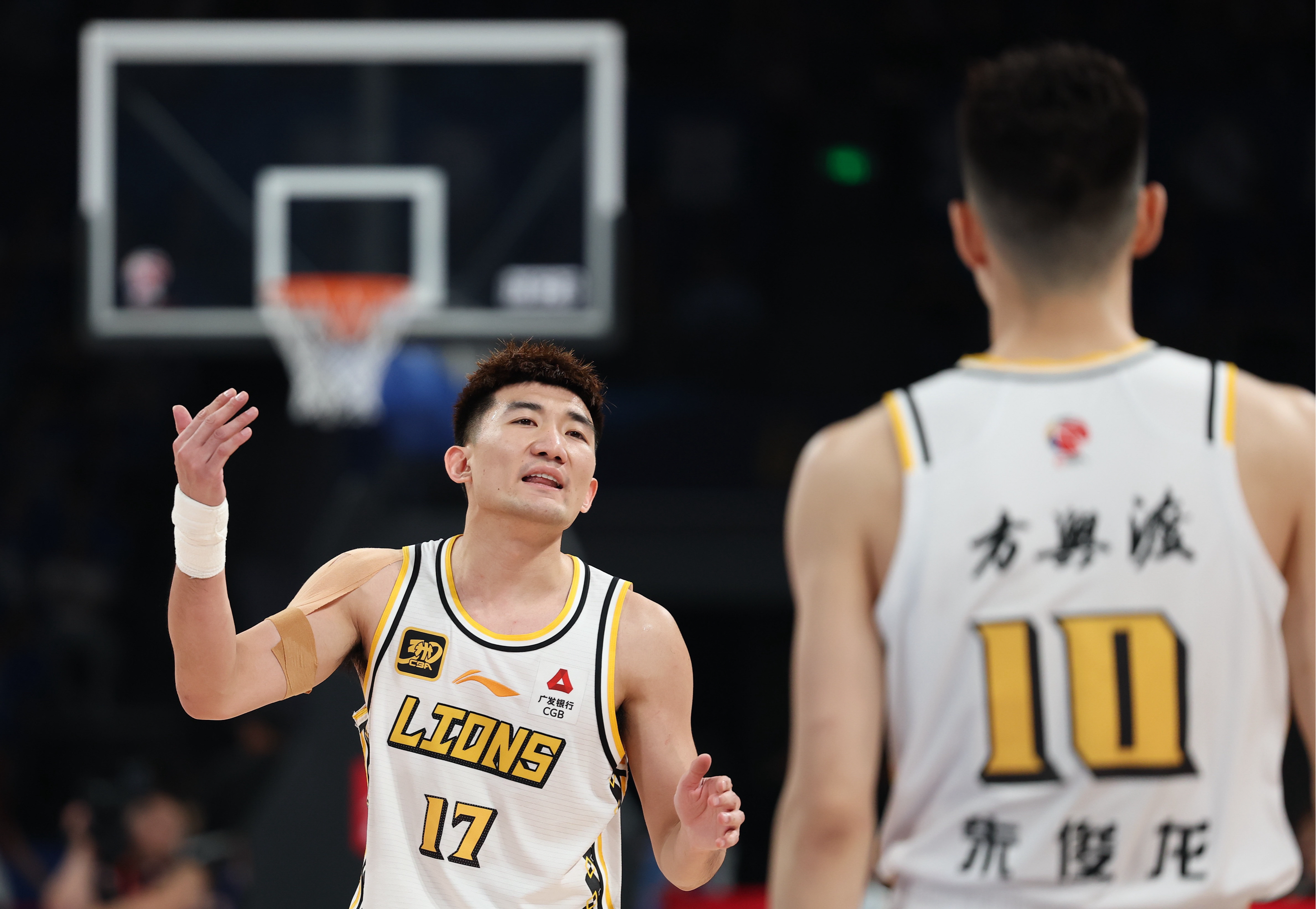 九游体育下载app-包含NBA总决赛倒计时，辽宁本钢赛前调整名单，细节引发关注，赛场秩序良好，细节决定成败的词条