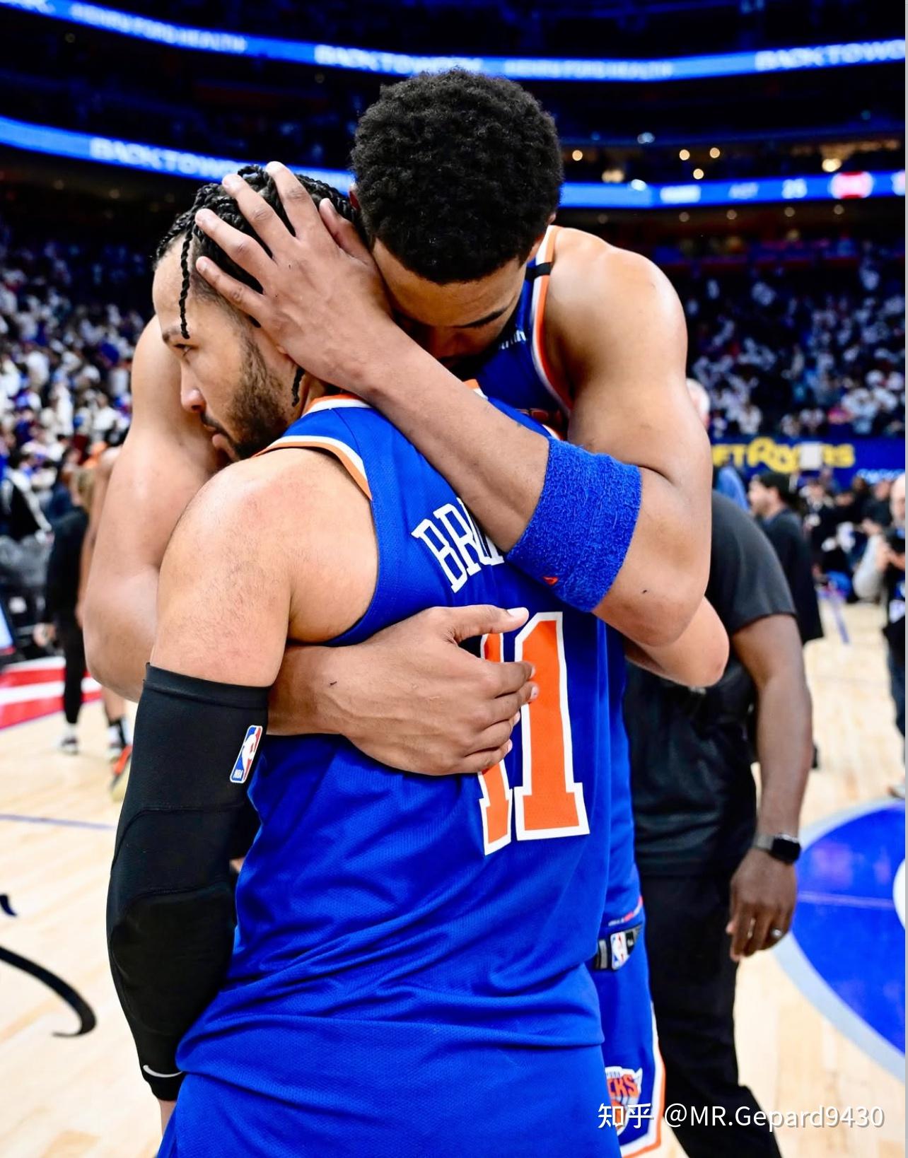 九游体育app-包含纽约尼克斯训练开放日；转会期队长鼓劲引欢呼；NBA季后赛在即；身体对抗强度拉满的词条