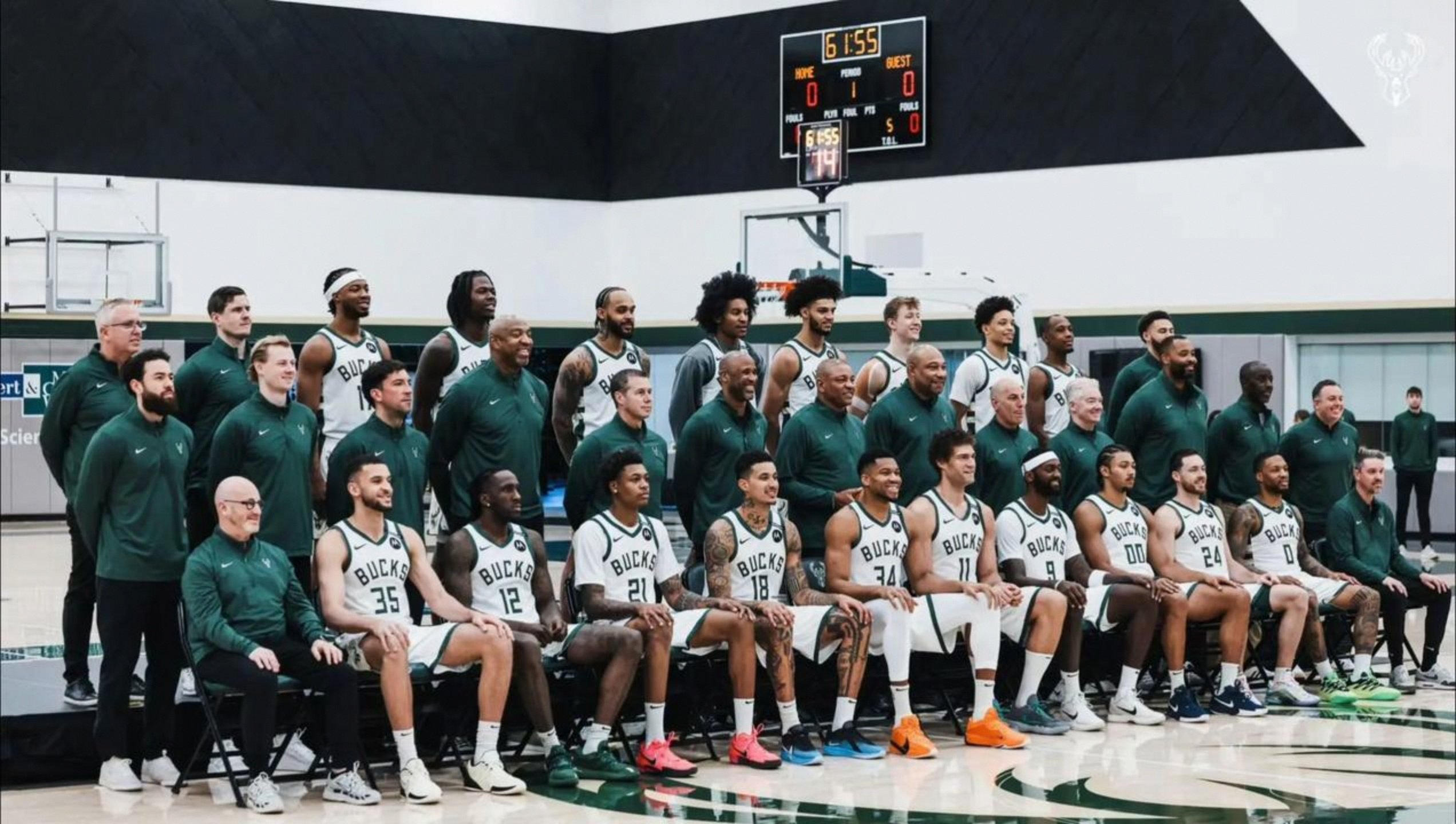 九游体育app-关键时刻迈阿密热火备战NBA常规赛，主帅复盘细节曝光，球迷炸锅，更衣室氛围转暖的简单介绍